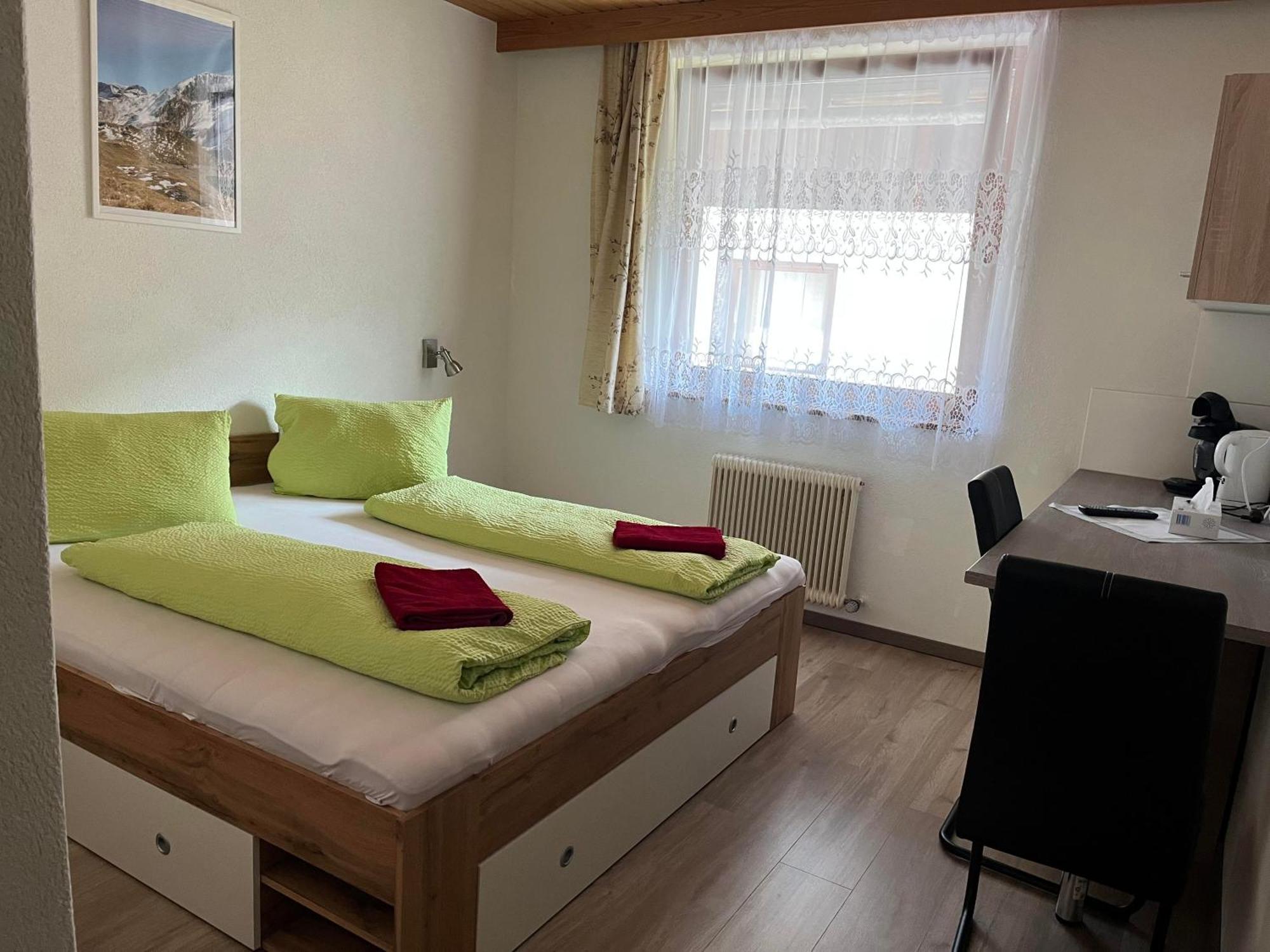 Steiner, Matrei Am Brenner 6143 Brenner Str 18b Apartment *